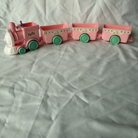 1996 Mattel Barbie Kelly Train Engine & 3 Cars Pink Toy Accessory Set - Picture 2 of 5